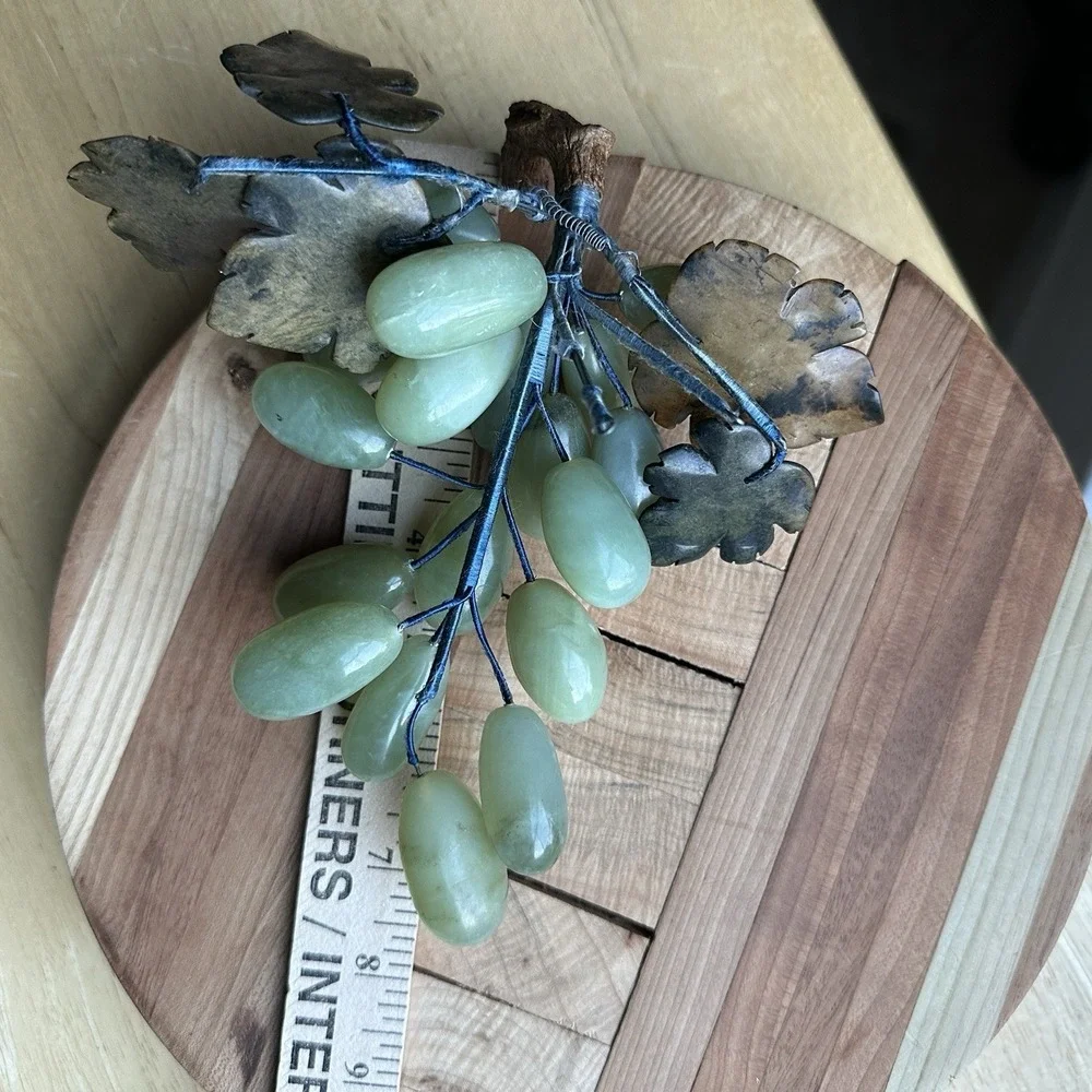 Vintage MCM Jade Quartz Stone Green Grape Cluster 7.5 Inch Carved Leave